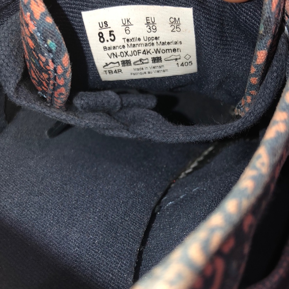 Vans - Picture 6 of 8